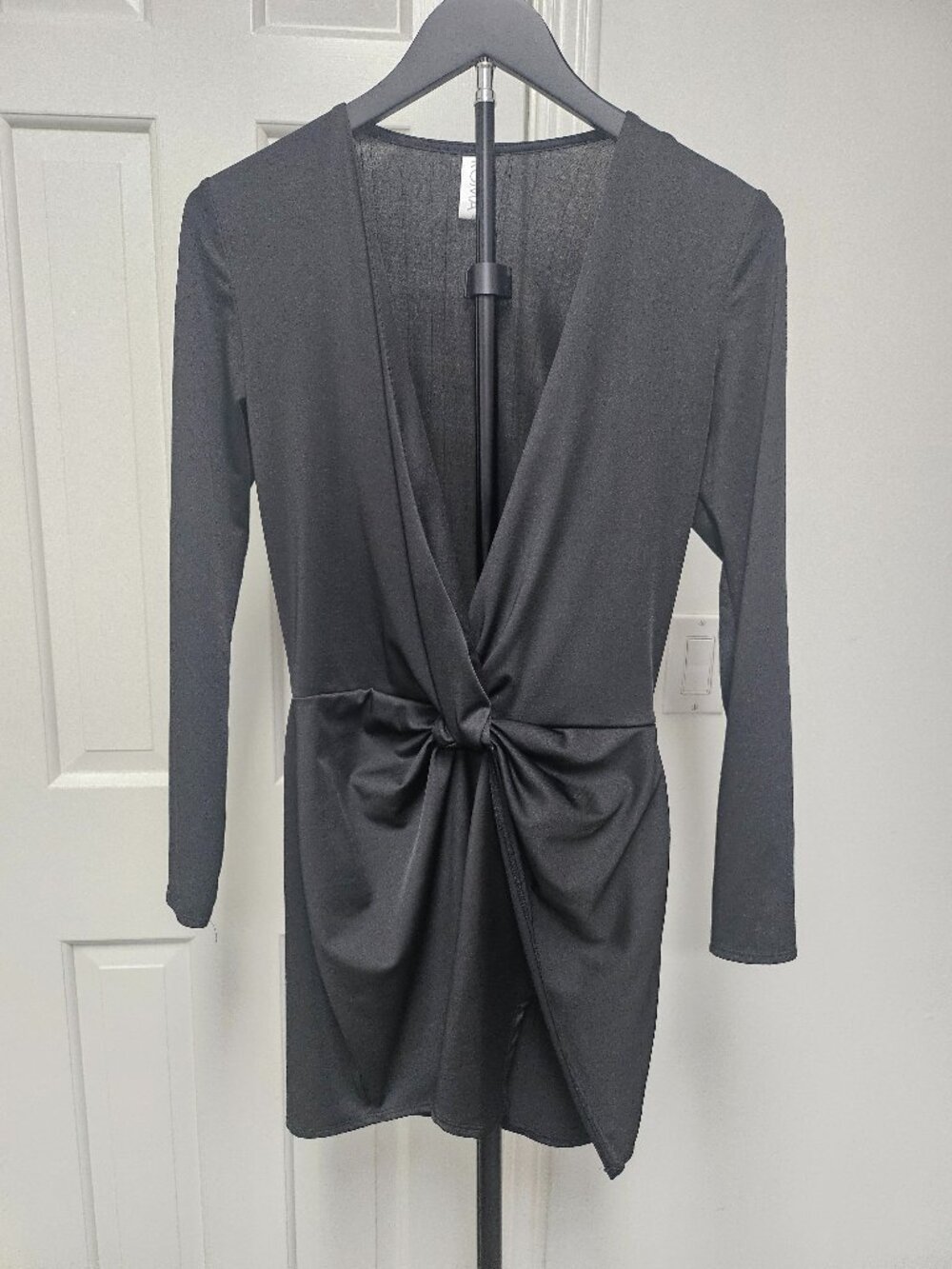 Sexy black minidress - low cut front - Medium